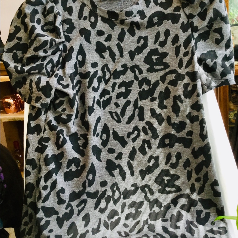 Gray leopard top!